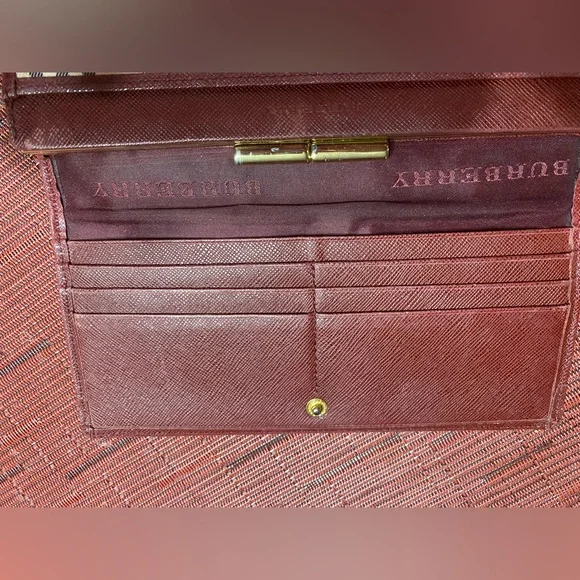 💎Burberry long Wallet with Kisslock gold tone hardware would look cute on chain - Picture 10 of 13